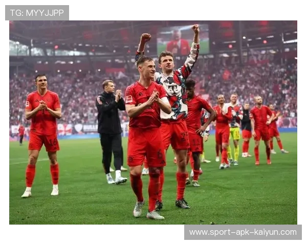 儿童球迷举牌获凯恩球衣,拜仁失利夜暖心瞬间 儿童球迷举牌获凯恩球衣,拜仁失利夜暖心瞬间